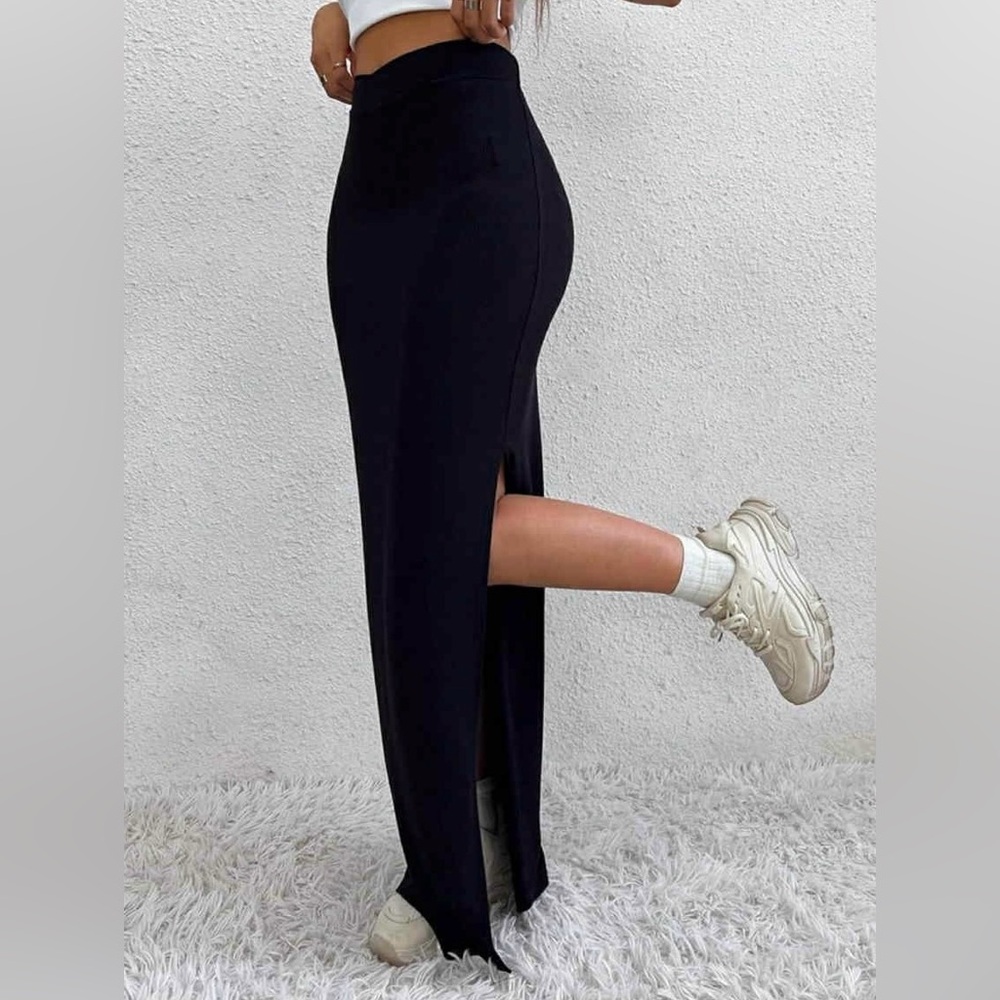 Athleta Black Skirt with Modern Design